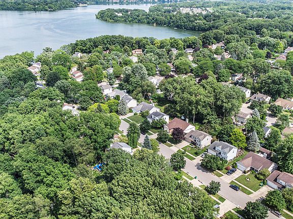 3rd image of 7978 Lake Crest Dr