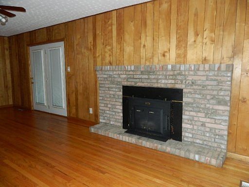 3rd image of 4925 Montmorency Dr