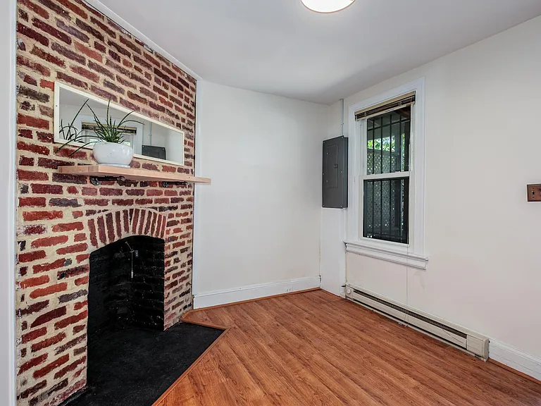 540 Newton Pl NW — Photo 4