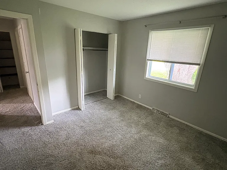 654 Harriman Ave S — Photo 5