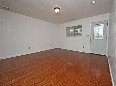 4th image of 307 Byron Cir