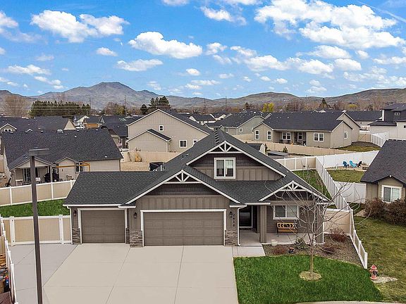 5th image of 2616 Mariposa Ct