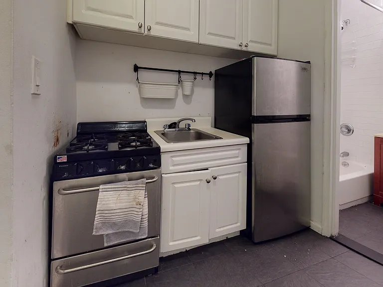 432 E 83rd St #3D — Photo 4