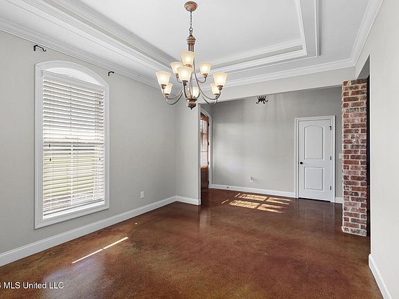 4th image of 712 Leesburg Rd
