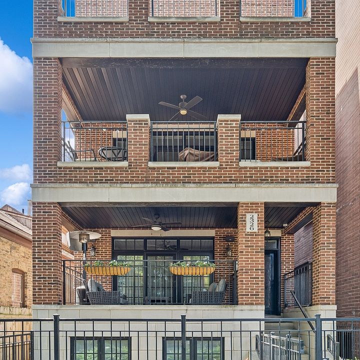 1st image of 2326 N Greenview Ave #3