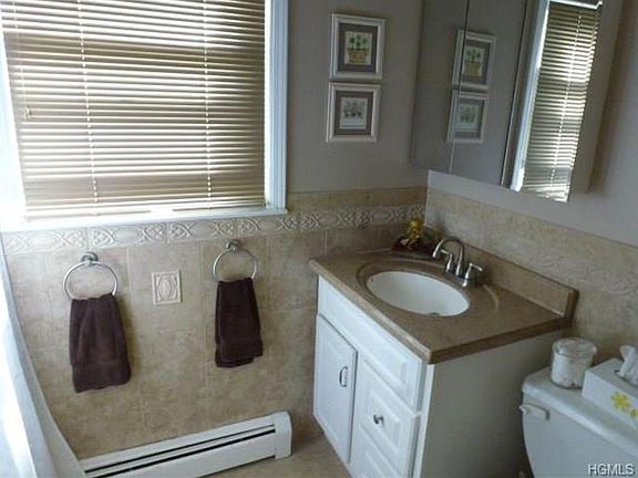 3rd image of 4 Danbury Ct #4