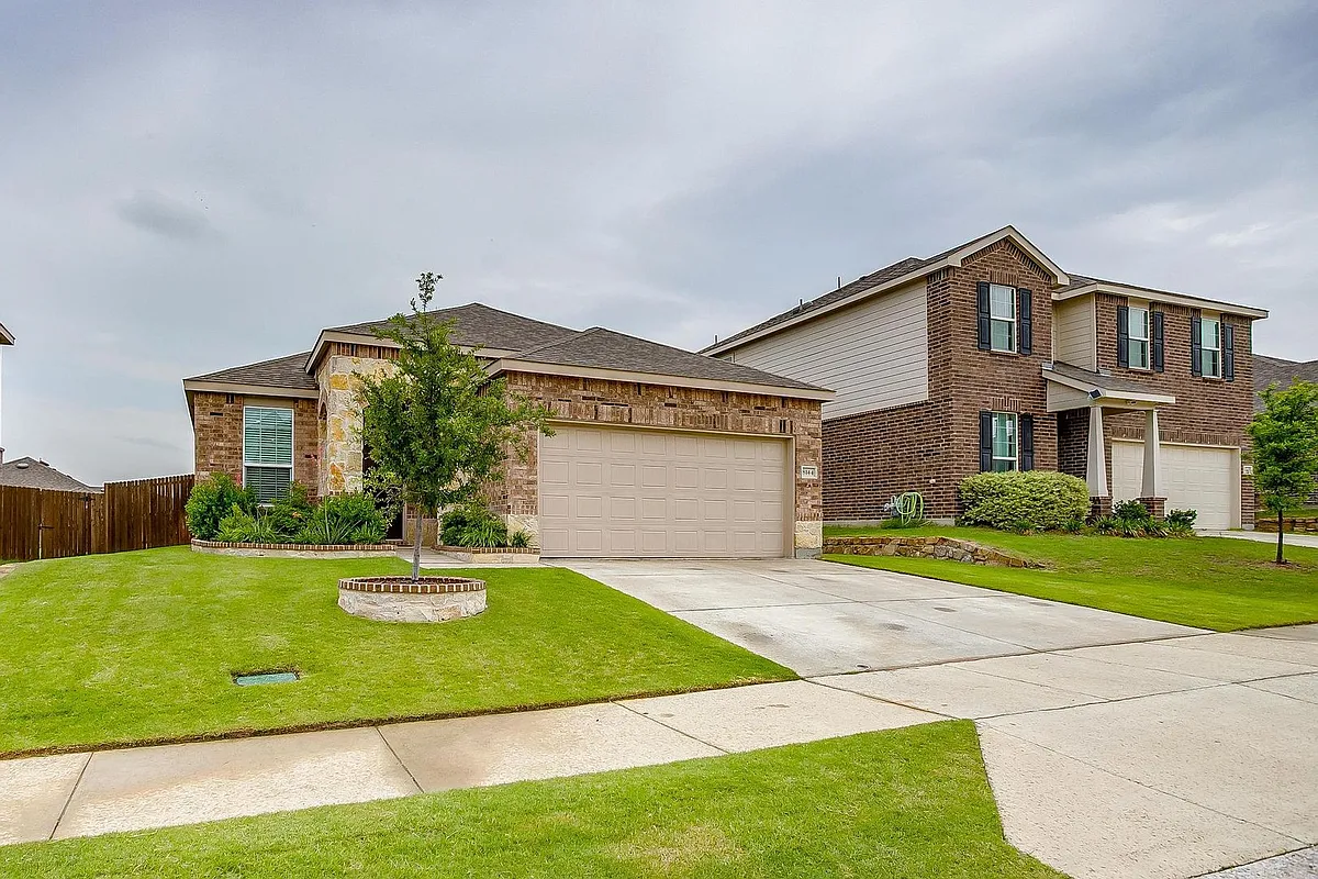 Building Photo - 8144 Branch Hollow Trl