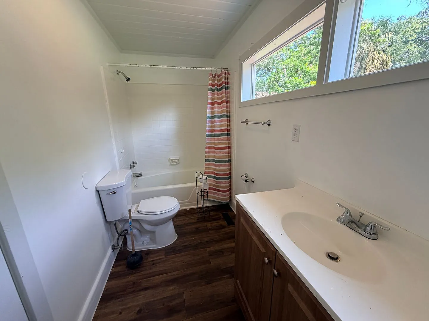 Charming 2BD/1.5BA Home in Valdosta with Premium Features! — Photo 4