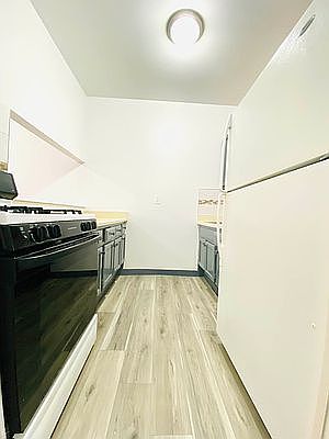 4th image of 442 Wyona St #1