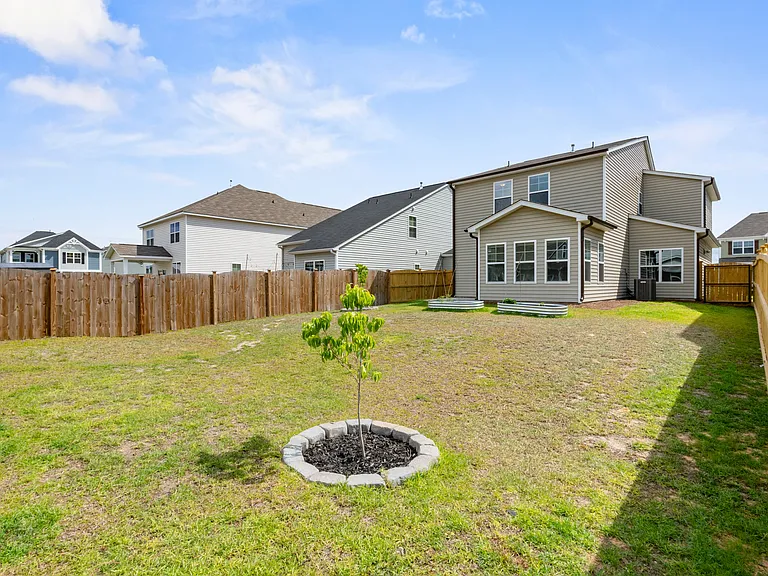 837 Peony Ln — Photo 40