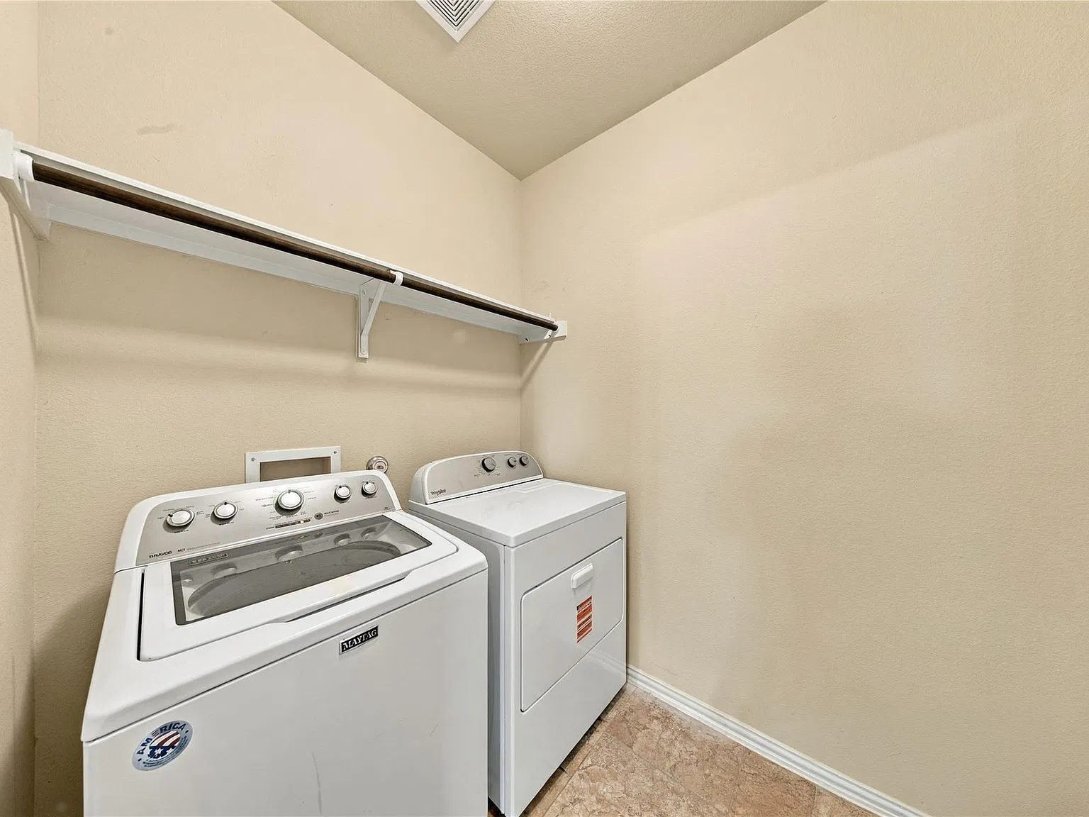 4 bed, 3.5 bath, 2589 sqft, $2,250 — Photo 3