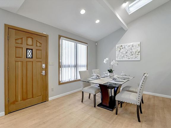 5th image of 1066 Kelly Dr