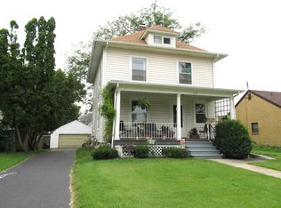 409 W 11th St, Sterling, IL 61081