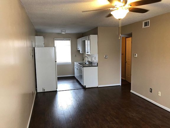 Living room-kitchen.