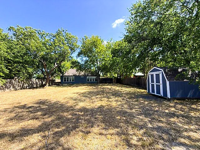 315 W Market St — Photo 23