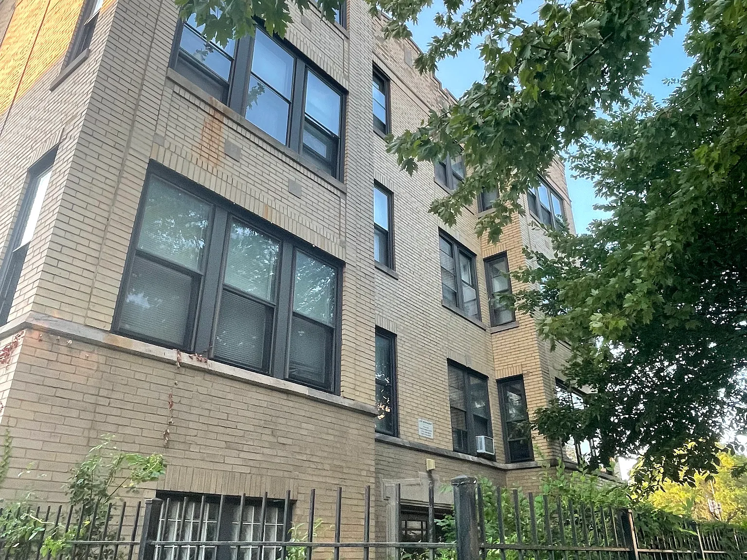 Studio, 400 sqft, $1,095 — Photo 1