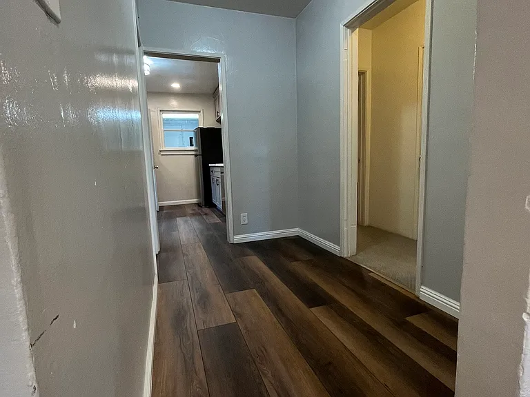 The hallway is a perfect transition between the kitchen, bedrooms and bathroom.