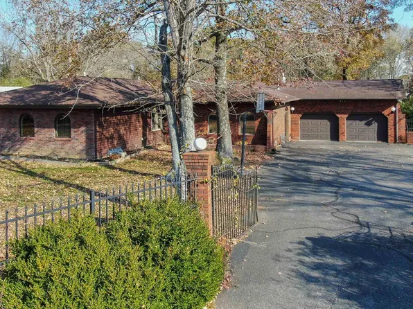 4444 Schneidman Rd, Paducah, KY 42003