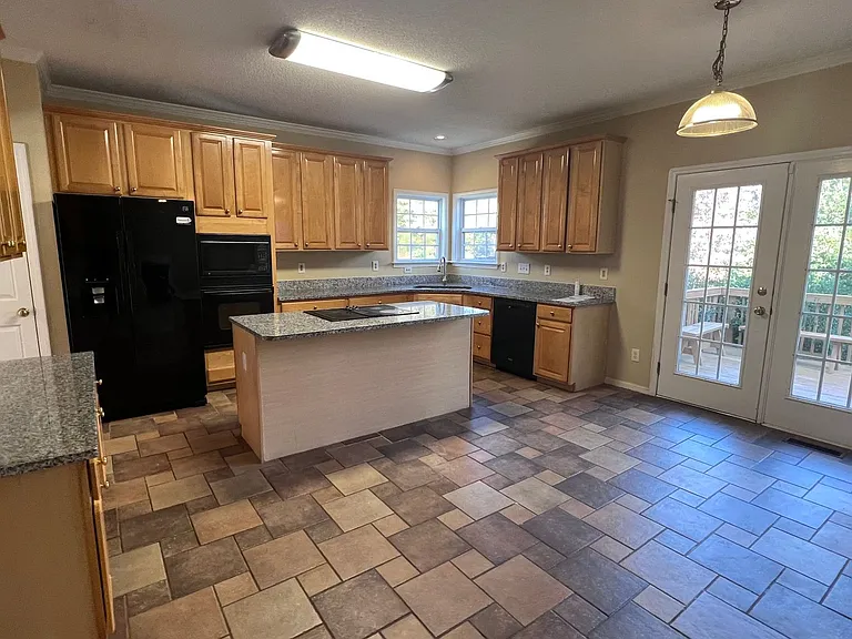 201 Tecumseh Ct — Photo 9