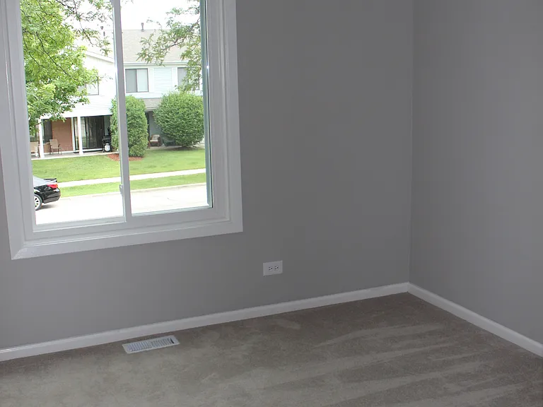 1102 Eisenhower Ct — Photo 10