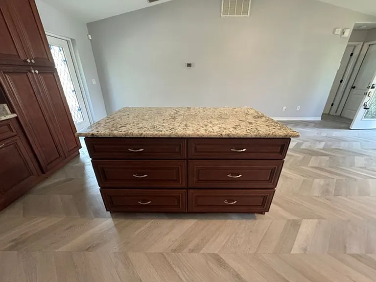 710 Avalon St SE — Photo 10
