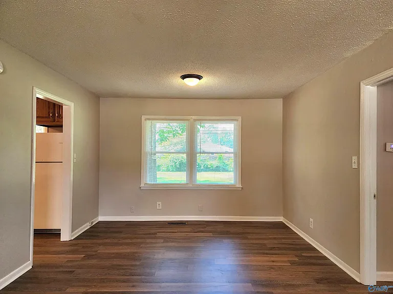 227 Drake Ave SW — Photo 4