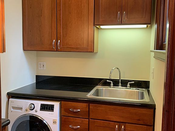 4th image of 129 Fair Oaks St APT 1