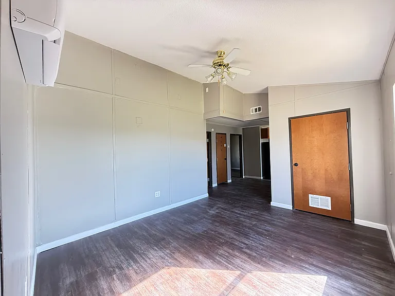 1720 County Road 4330 — Photo 2