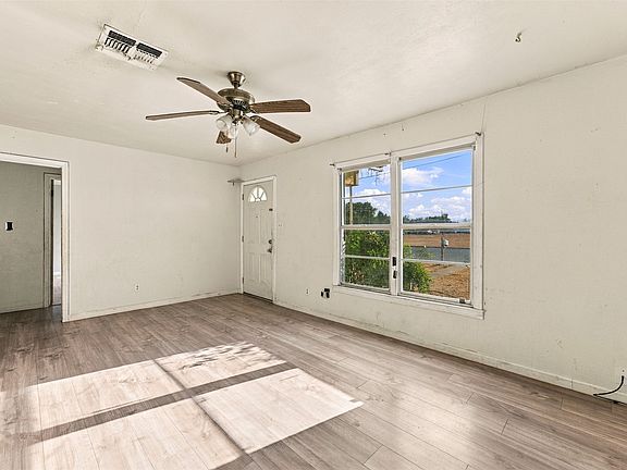 4th image of 814 Pierce St