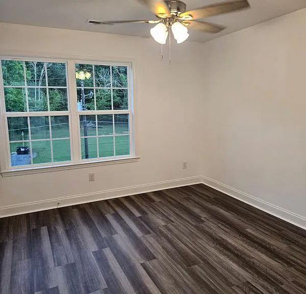 122 Harrison Ln SE — Photo 5