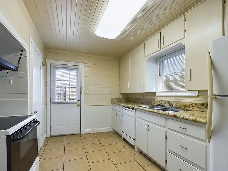 1106 Milner Dr — Photo 4