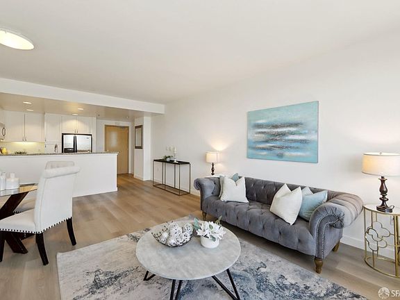 5th image of 250 King St Unit 1612