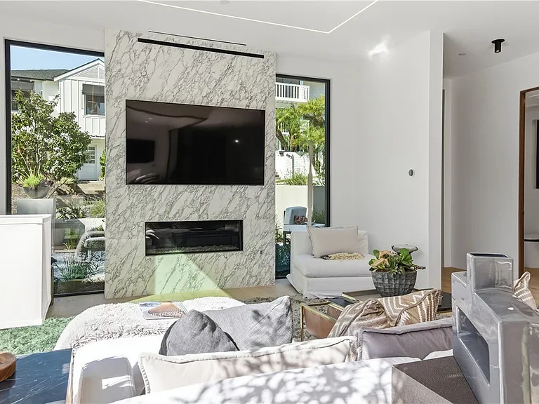 400 Heliotrope Ave — Photo 6