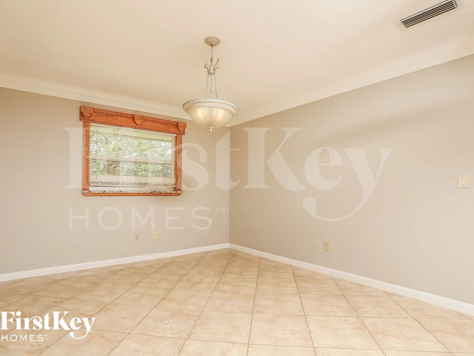 4 bed, 2.0 bath, 2414 sqft, $2,905 — Photo 4