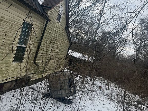 4th image of 600 Lampert St