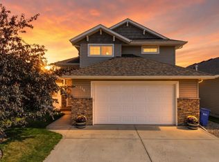 116 W Vincent Close, Red Deer, AB T4R 0H8