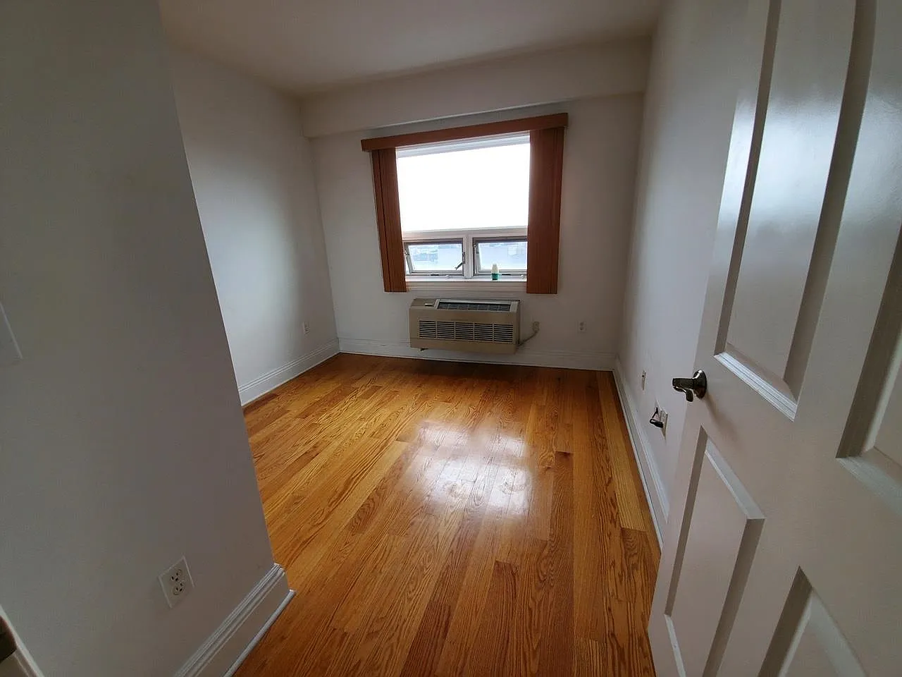 2 bed, 2.0 bath, 826 sqft, $3,200 — Photo 2