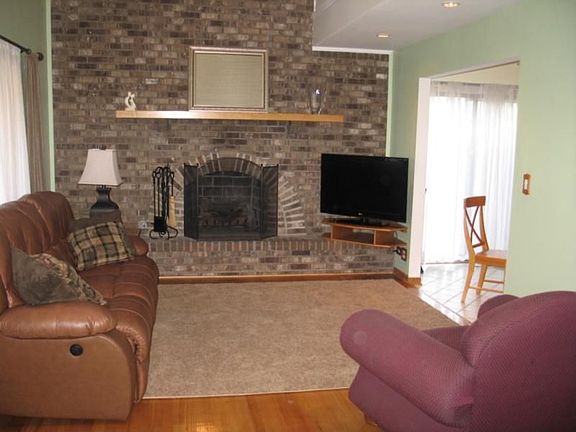 2nd image of 1215 E Evergreen Dr