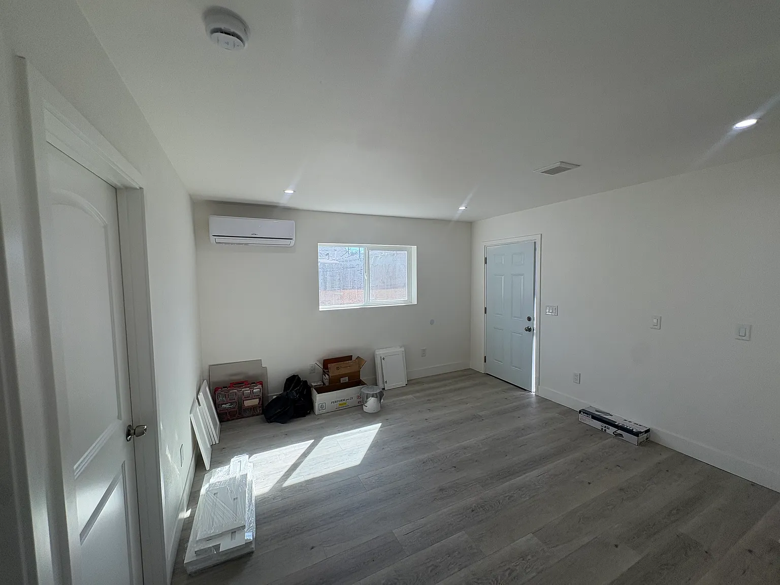 2 bed, 600 sqft, $2,300 — Photo 3