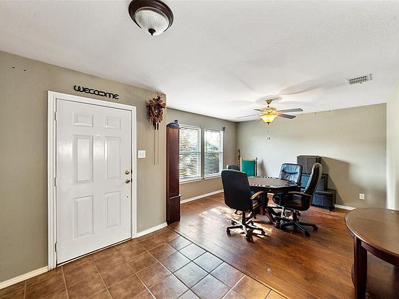 4th image of 2514 Cattleman Dr