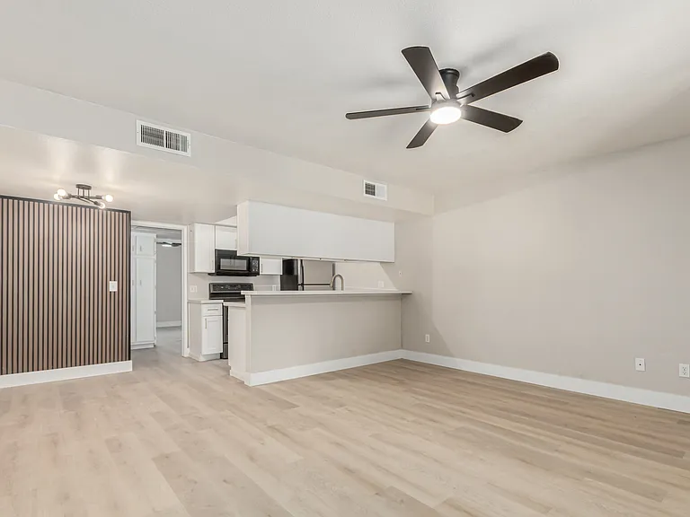 8838 N 8th St #102 — Photo 13