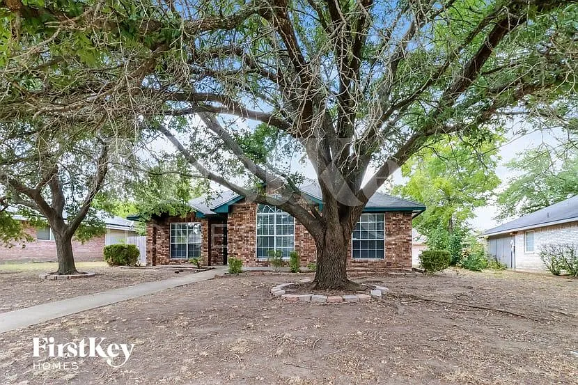 3 bed, 2.0 bath, 1536 sqft, $2,005 — Photo 2