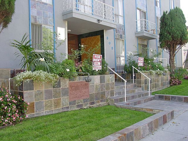1st image of 308 W Queen St APT 14
