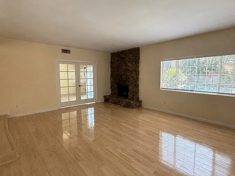 15942 Londelius St — Photo 7