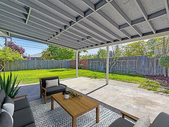 5th image of 2209 Maxine Way