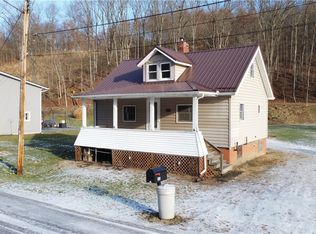 33 Hill St, Adena, OH 43901