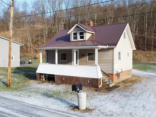 33 Hill St, Adena, OH 43901