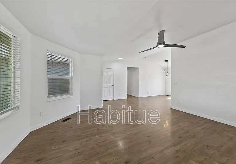 2041 E Oakridge Ct — Photo 7