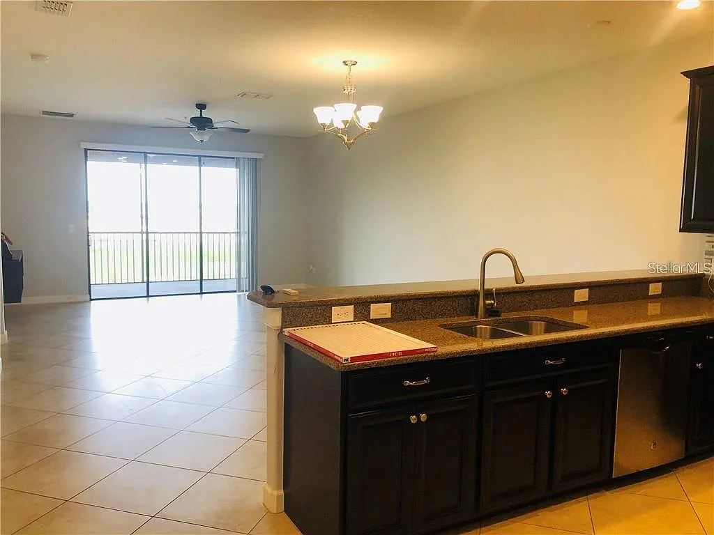 3 bed, 2.0 bath, 1854 sqft, $2,100 — Photo 4