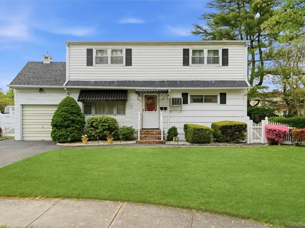 1733 Meadow Court, East Meadow, NY 11554